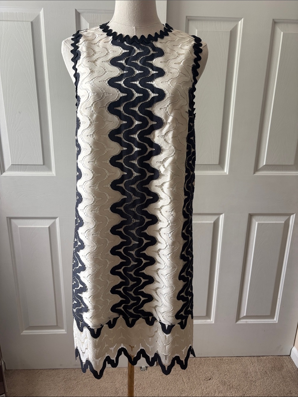 kate spade Black and Cream sand dunes lace shift dress